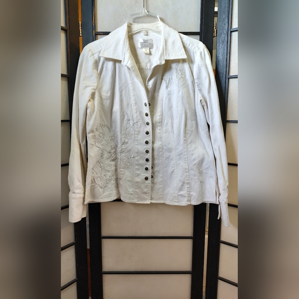 White Fitted Long-sleeved Blouse